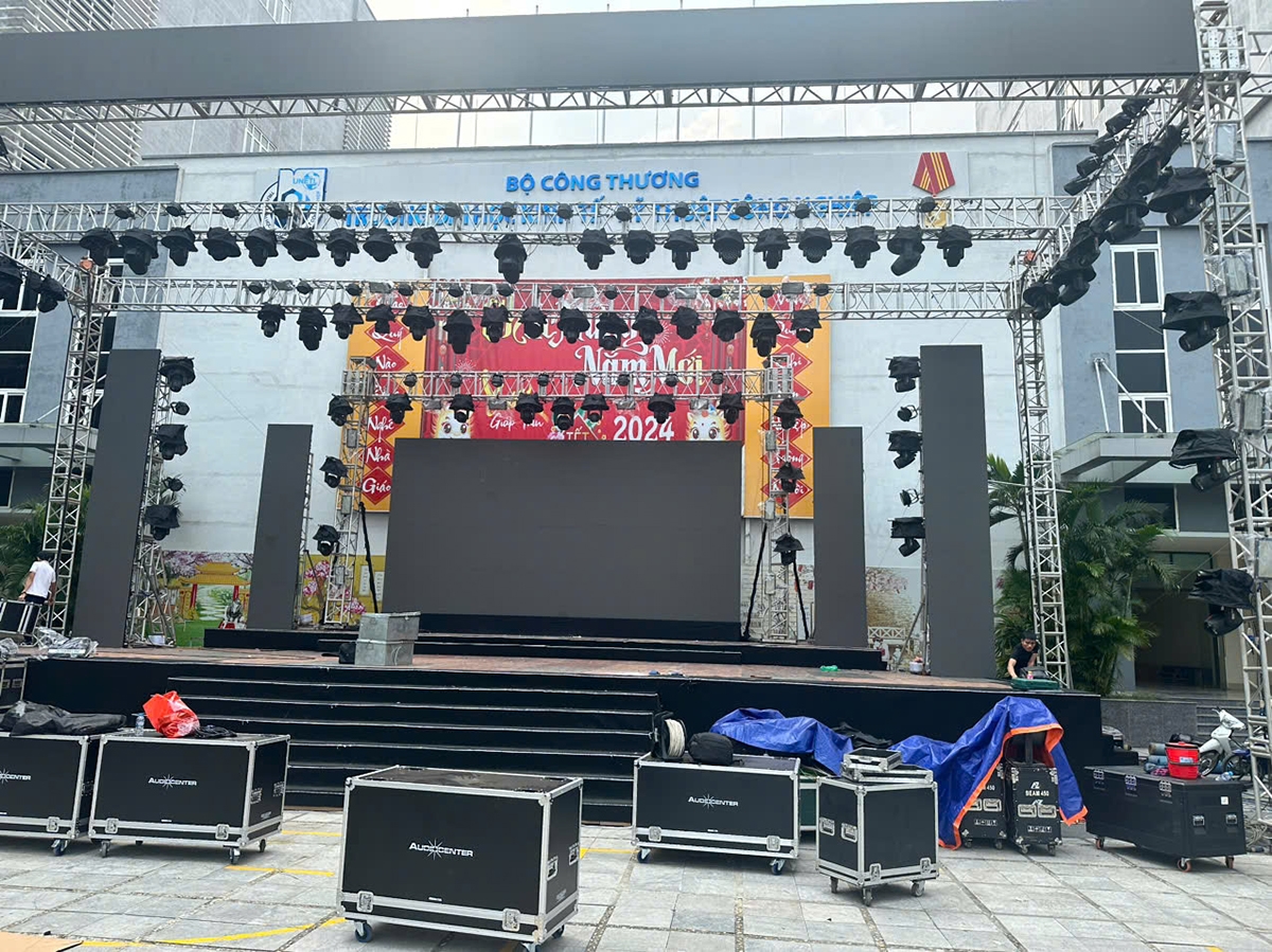 ck audio dong hanh cung dem nhac hoi chao uneti 6