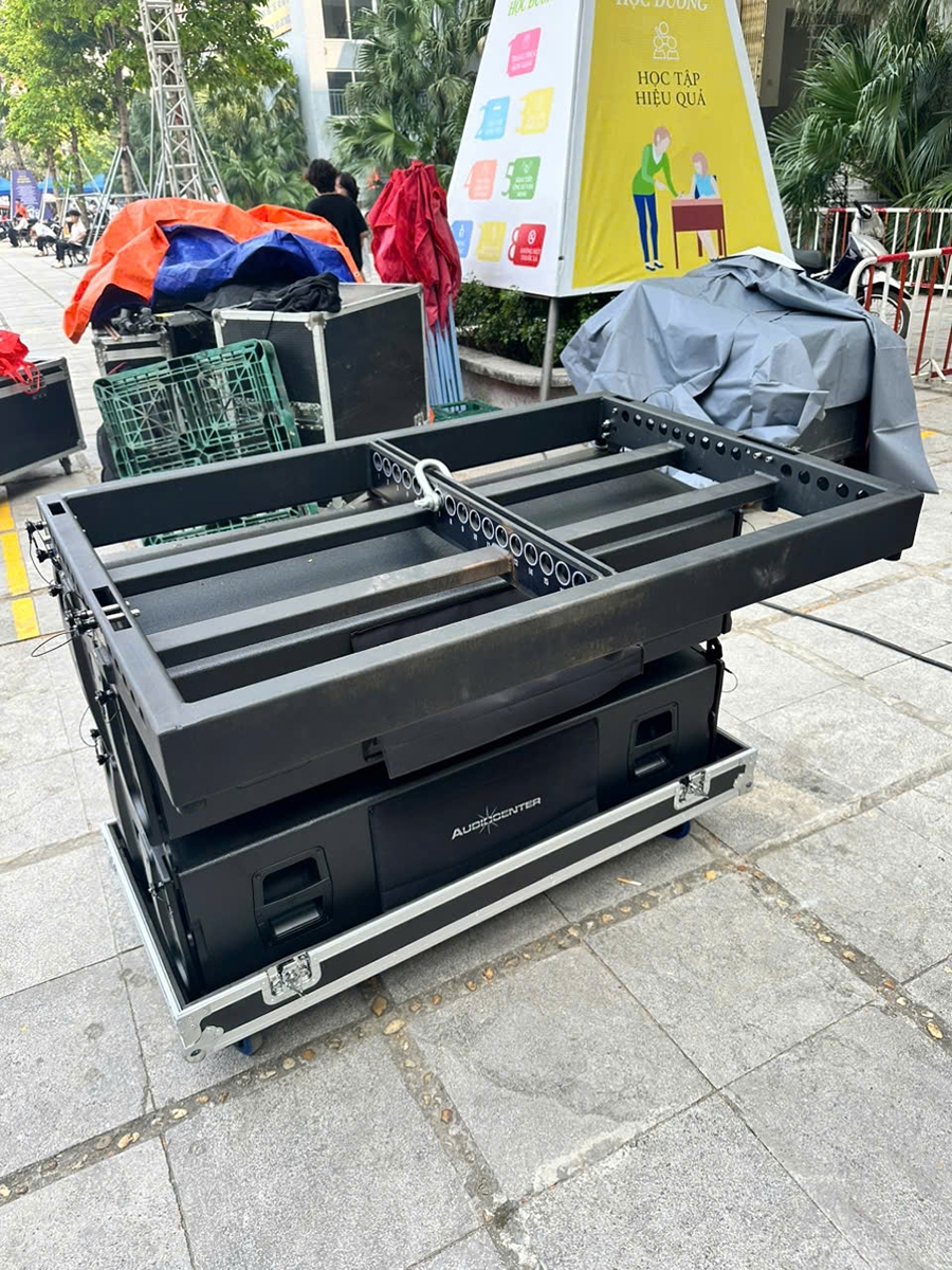 ck audio dong hanh cung dem nhac hoi chao uneti 4