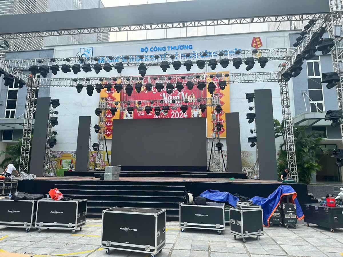 ck audio dong hanh cung dem nhac hoi chao uneti 7