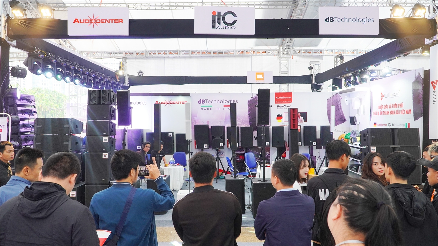 gian hang ck audio plase show ha noi 11 gian hang ck audio plase show ha noi 11