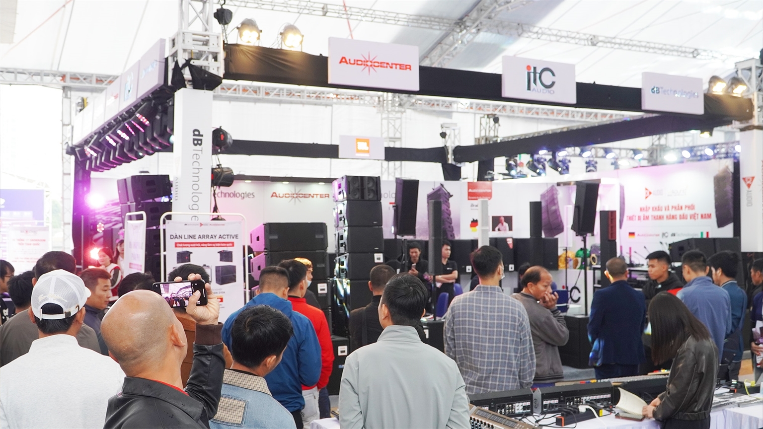 gian hang ck audio plase show ha noi 10 gian hang ck audio plase show ha noi 10