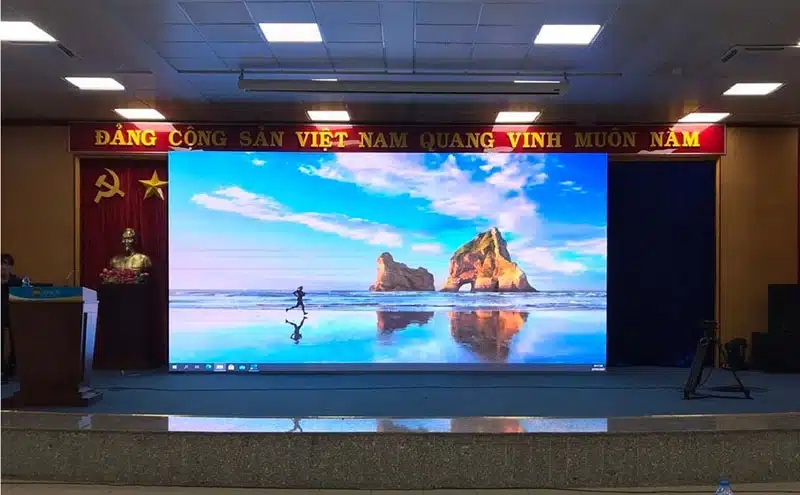 man hinh led hoi truong.jpg