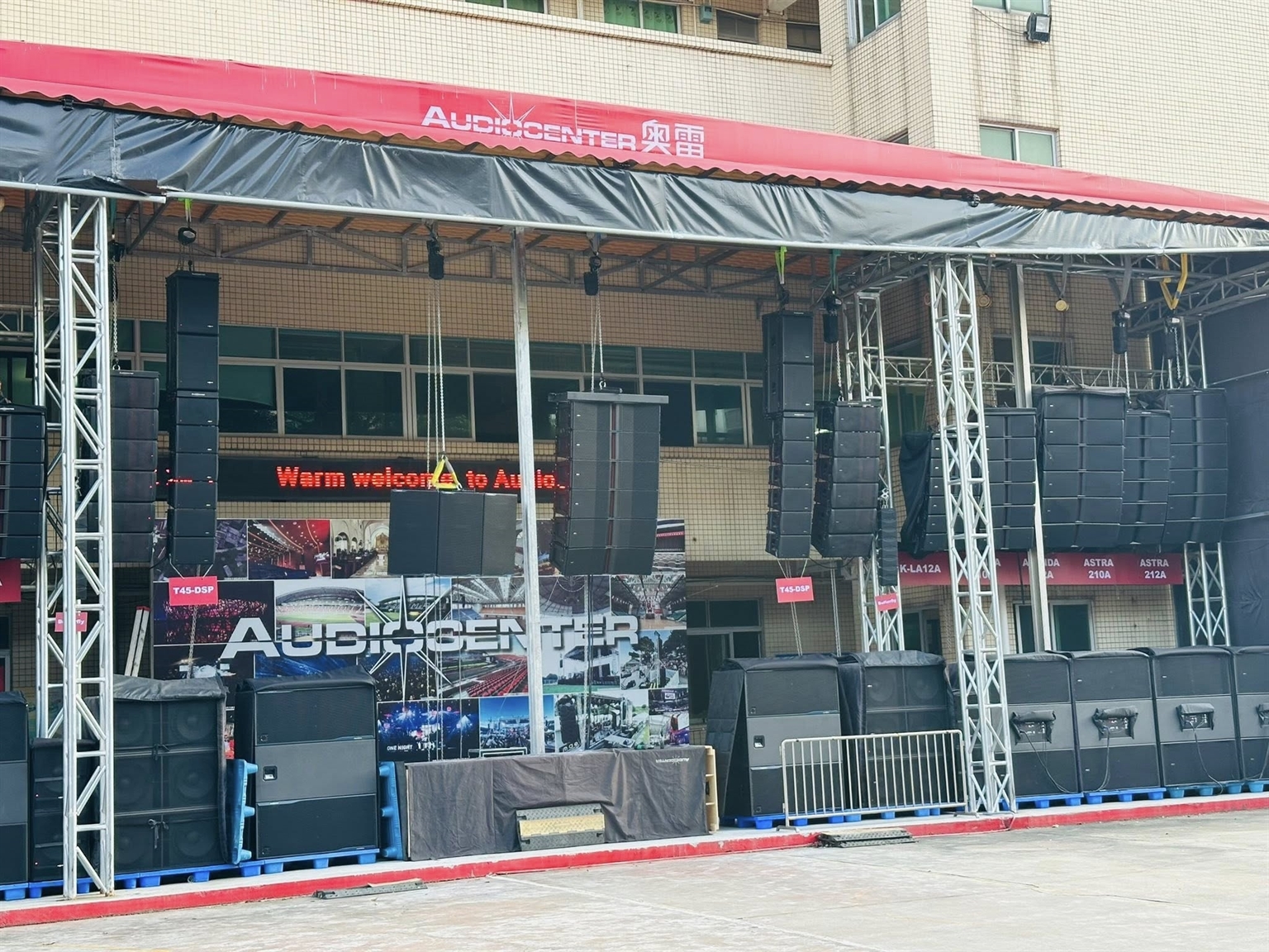 tham quan nha may audiocenter 9