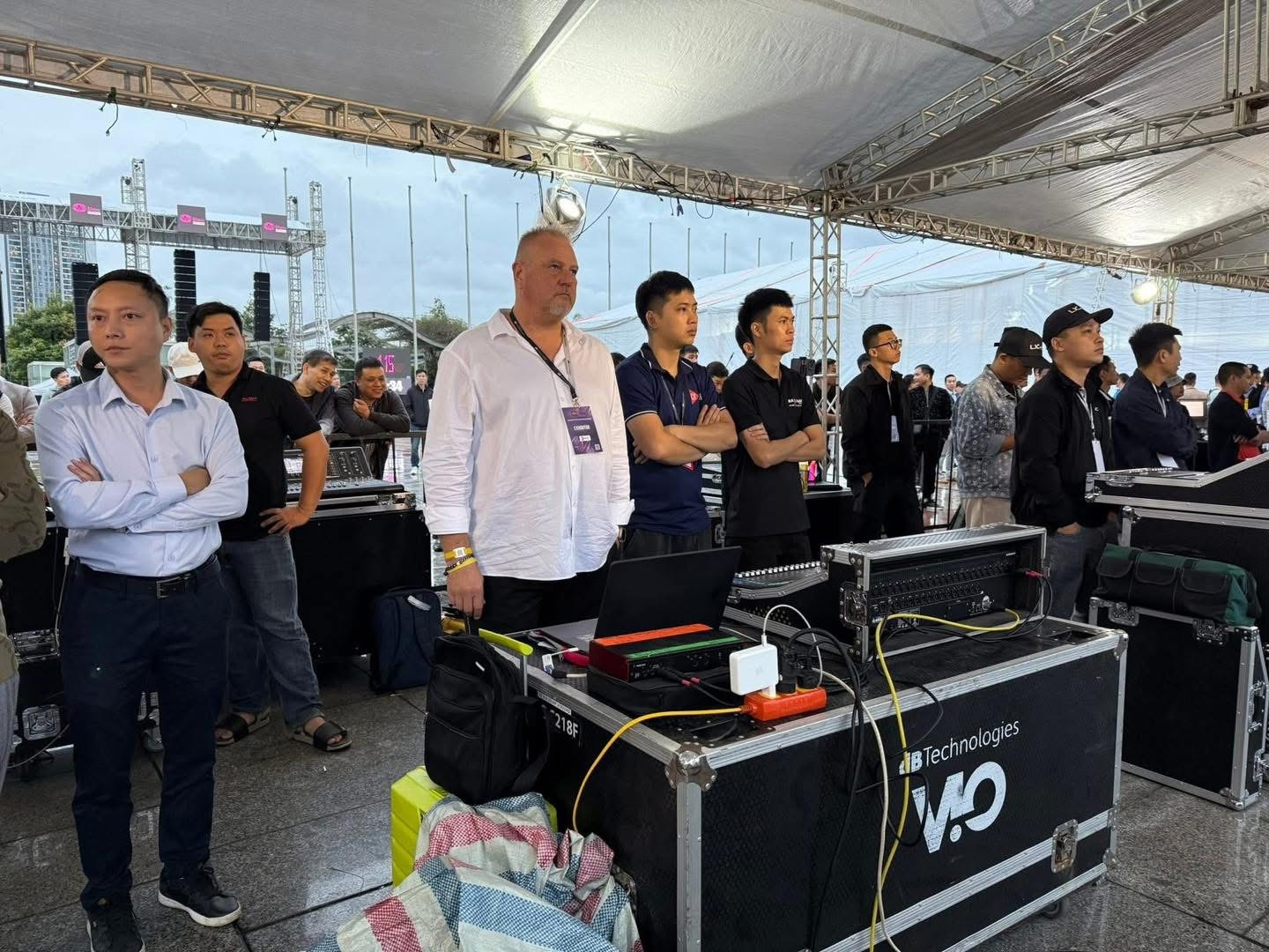 thuong hieu dbtechnologies 25