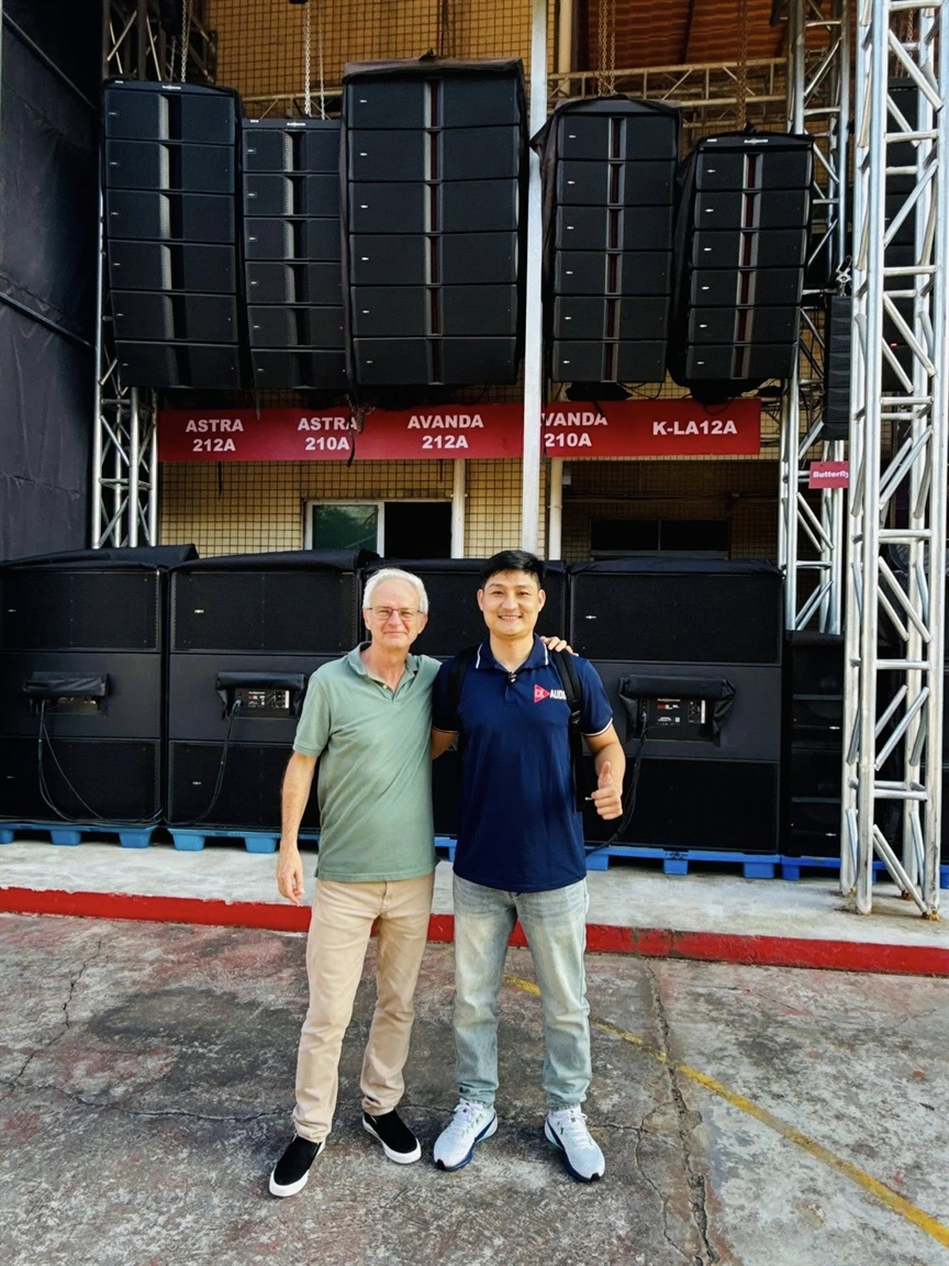 tham quan nha may audiocenter