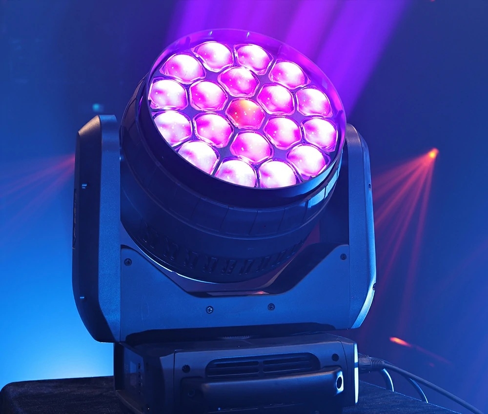 Đèn Moving Wash VLTG Chroma Flux 1940F-A mặt LED màu tím