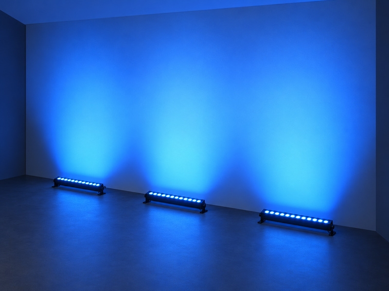 Các vùng sáng từ thanh LED giao nhau trên một bức tường